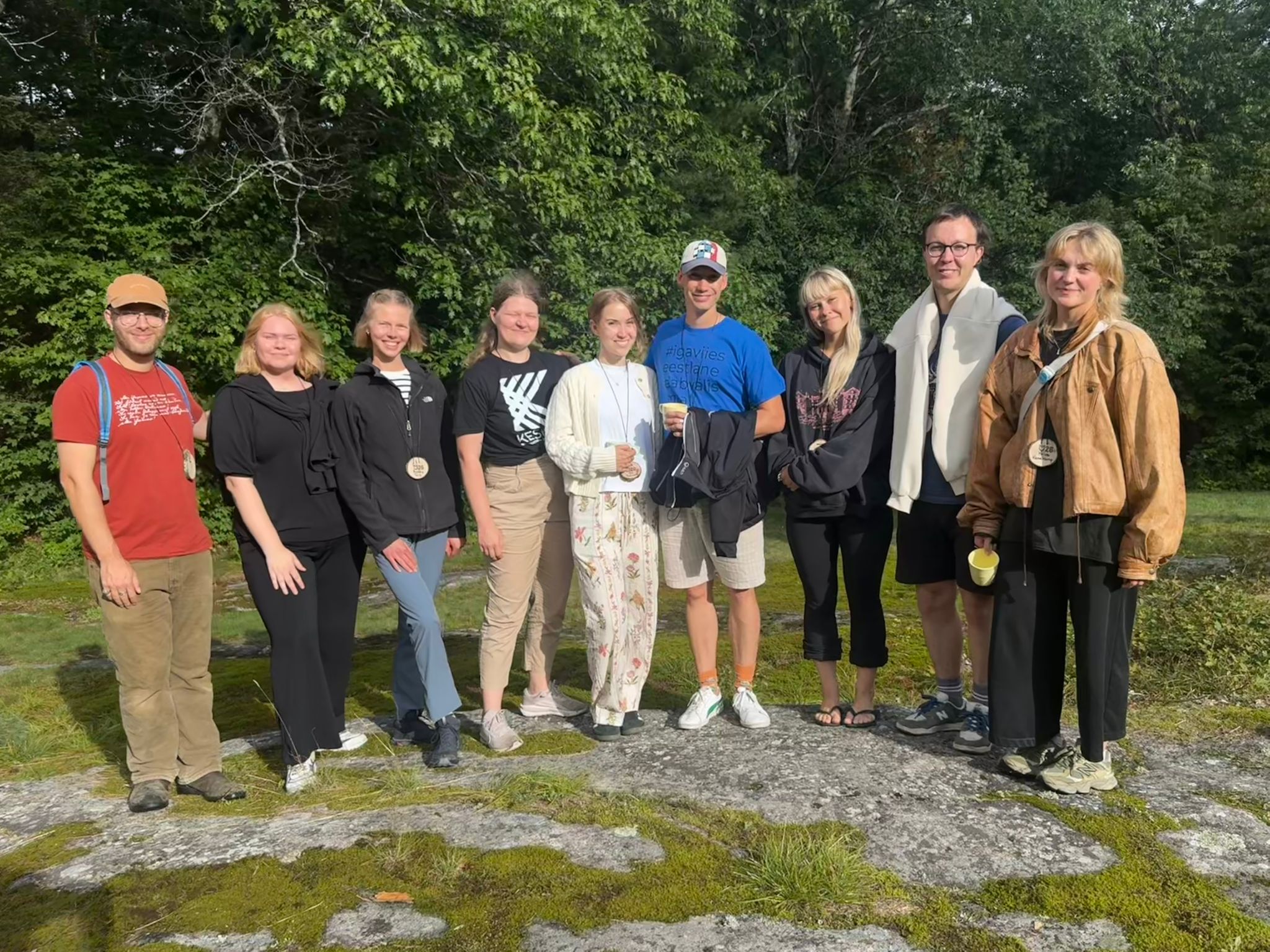 Enamus noored Metsaülikool 2026 osalejad (vasakult paremale): Lachlan Bell (Austraalia), Tuuli-Emily Liivat (Soome), Annika Tork (Kanada), Anel Neumann (Eesti), Lii Schmidt (Tšehhi), Martin Tikk (Eesti), Marili Schmidt (Šveits), Reijo Roos (Soome), Kaisa Kasekamp (Kanada)